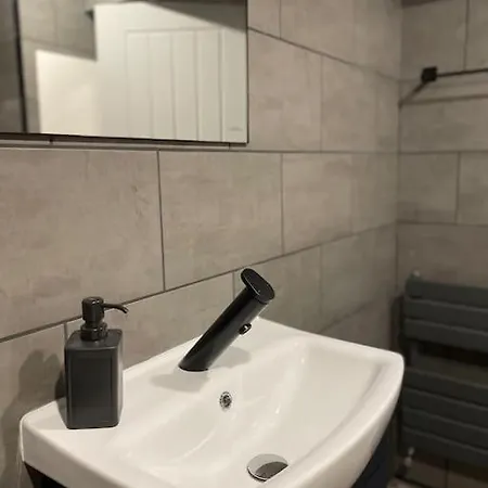 Area Terraced House With Private Hot Tub *