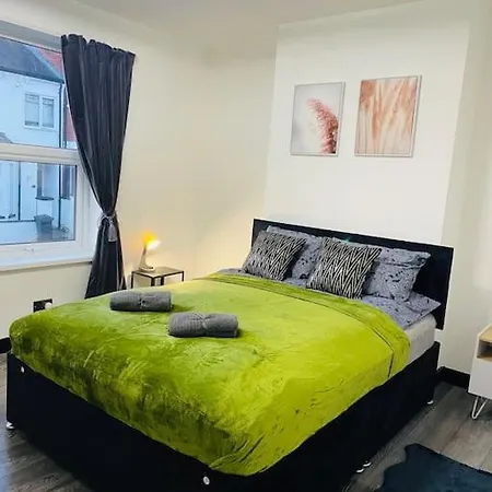 Area Terraced House With Private Hot Tub Lincoln