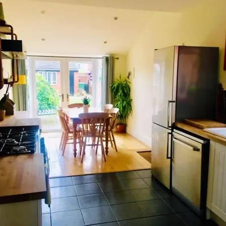 Spacious Victorian Townhouse With Cathedral Views Holiday home