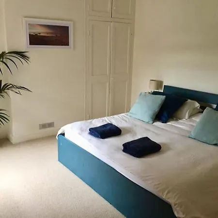 Spacious Victorian Townhouse With Cathedral Views Holiday home