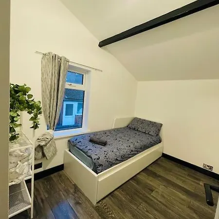 Area Terraced House With Private Hot Tub *