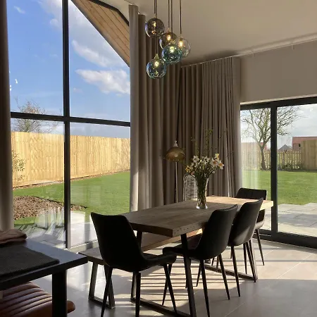 Blue Iris Cottage, Ashlin Farm Barns Holiday home Lincoln