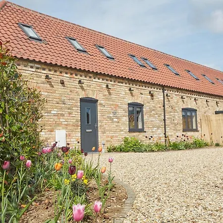 Holiday home Wild Cherry Barn, Ashlin Farm Barns *