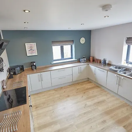 Holiday home Wild Cherry Barn, Ashlin Farm Barns *