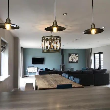 Wild Cherry Barn, Ashlin Farm Barns Holiday home *