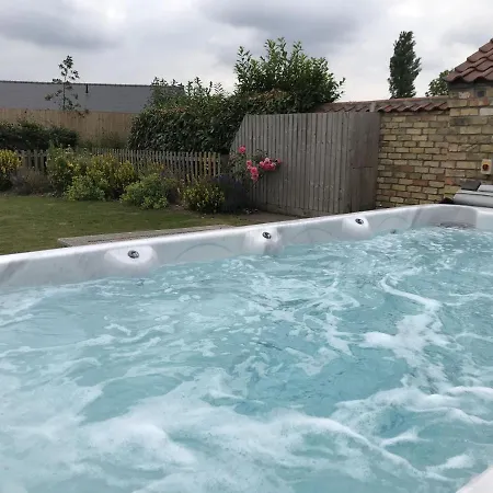 Wild Cherry Barn, Ashlin Farm Barns Holiday home Lincoln