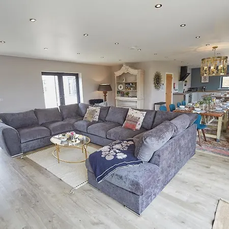 Holiday home Wild Cherry Barn, Ashlin Farm Barns *