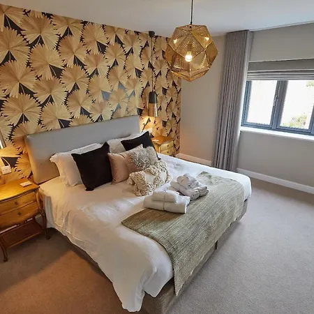 Holiday home Wild Cherry Barn, Ashlin Farm Barns *