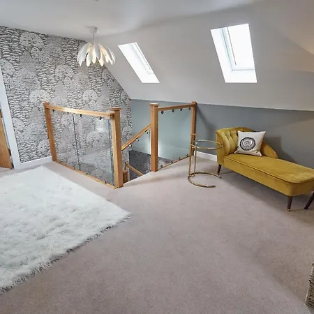 Wild Cherry Barn, Ashlin Farm Barns Holiday home *