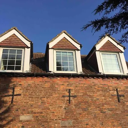 Grove Farm Old Granary, 1st Floor Loft Apartment, Includes Continental Breakfast * Lincoln