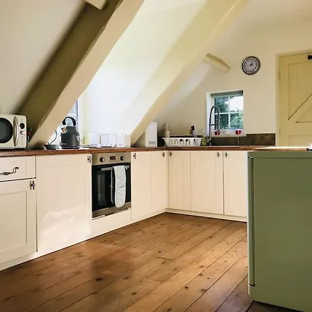 Grove Farm Old Granary, 1st Floor Loft Apartment, Includes Continental Breakfast Apartment