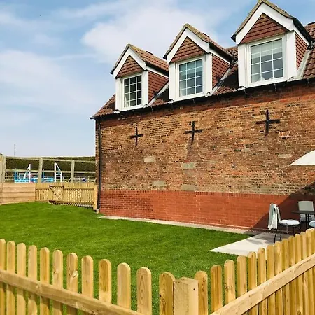 Grove Farm Old Granary, 1st Floor Loft Apartment, Includes Continental Breakfast Apartment *