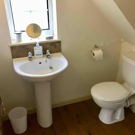 Grove Farm Old Granary, 1st Floor Loft Apartment, Includes Continental Breakfast Apartment *