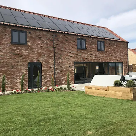 Chestnut House, Ashlin Farm Barns *