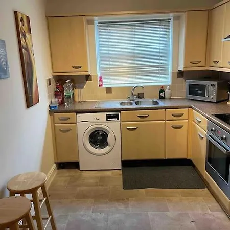 View Sleeps 4 Balcony Self Check-in Apartment *
