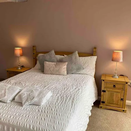 Cosy Homely Close To Centre Apartment *