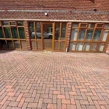 Cosy Homely Close To Centre