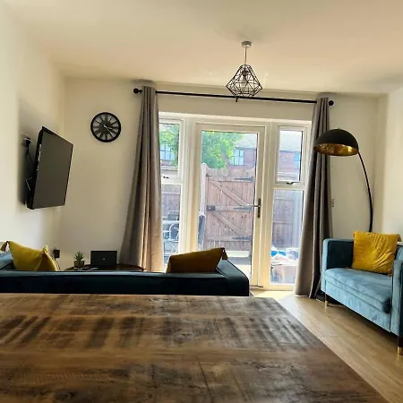 Beautiful 4-bed House In Lincoln- Close To Centre Holiday home *