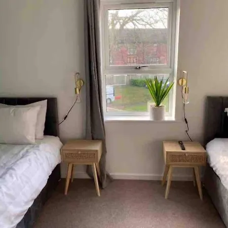 Beautiful 4-bed House In Lincoln- Close To Centre