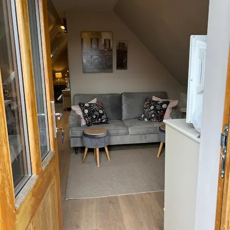 Entire Loft Space In Quiet Village Near Of Apartment *