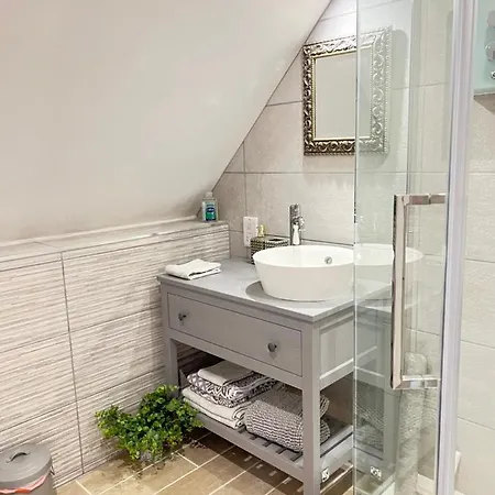 Entire Loft Space In Quiet Village Near Of *