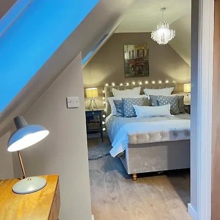 Entire Loft Space In Quiet Village Near Of