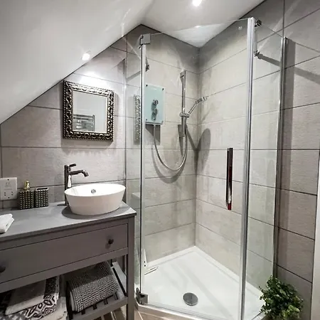 Entire Loft Space In Quiet Village Near Of Apartment Lincoln