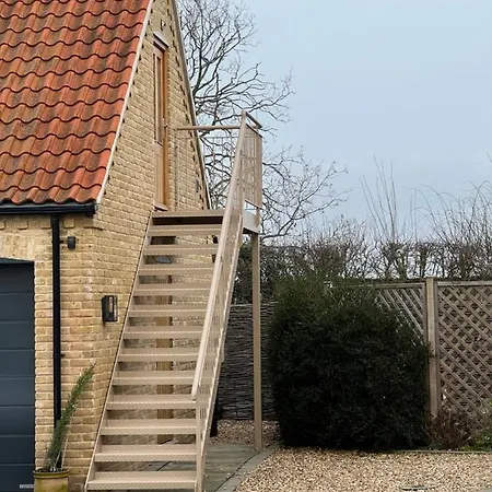 Entire Loft Space In Quiet Village Near Of Lincoln