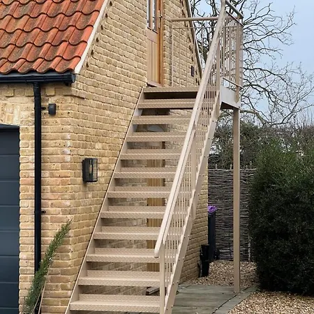 Entire Loft Space In Quiet Village Near Of