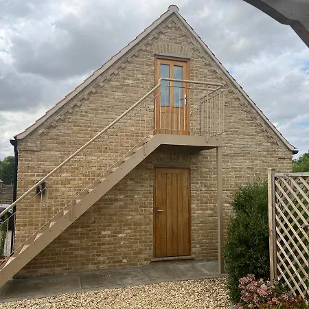 Entire Loft Space In Quiet Village Near Of Lincoln