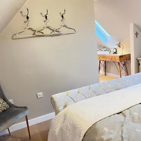 Entire Loft Space In Quiet Village Near Of Lincoln