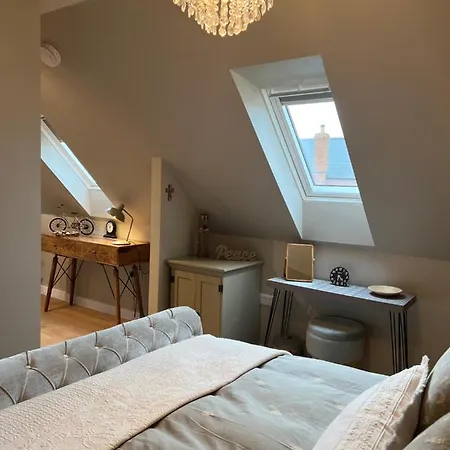 Entire Loft Space In Quiet Village Near Of