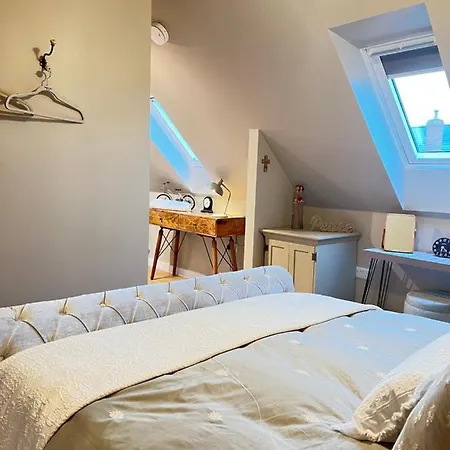 Entire Loft Space In Quiet Village Near Of Apartment *
