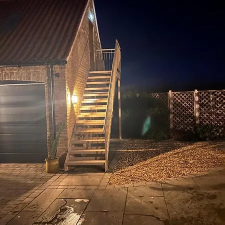 Entire Loft Space In Quiet Village Near Of Apartment Lincoln