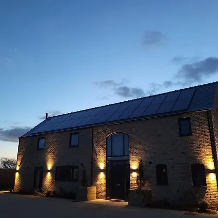 Lindum Barn, Ashlin Farm Barns *