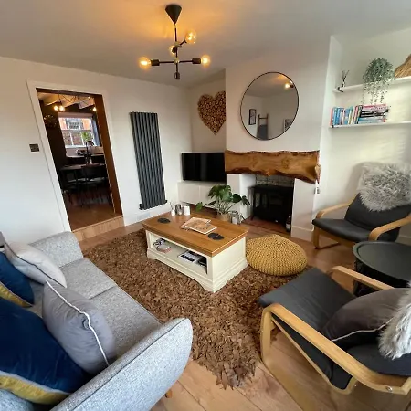 4 Danes - Perfect Location Lincoln