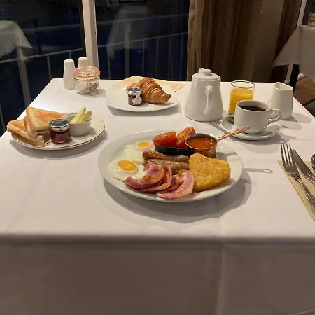 Hotel The 4*