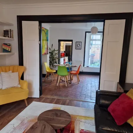 No.2 Boutique Art Townhouse  *