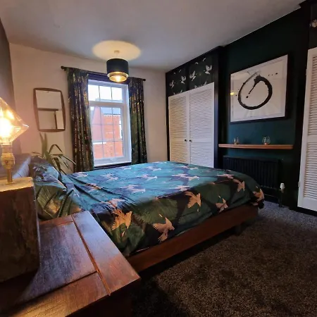 Apartment No.2 Boutique Art Townhouse  *
