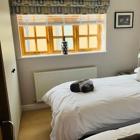 16 St Martins Near To Steep Hill *