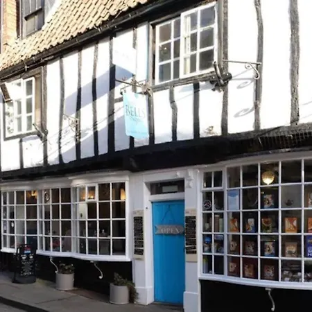 16 St Martins Near To Steep Hill *