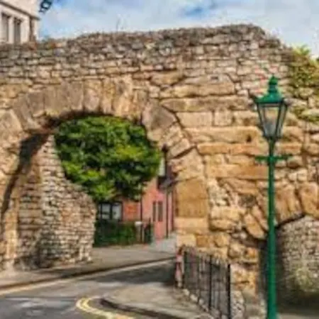 16 St Martins Near To Steep Hill *