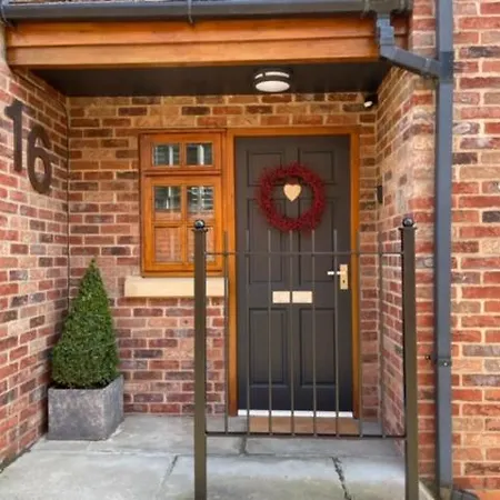 16 St Martins Near To Steep Hill Holiday home *