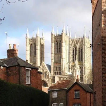 16 St Martins Near To Steep Hill *