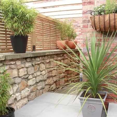 16 St Martins Near To Steep Hill