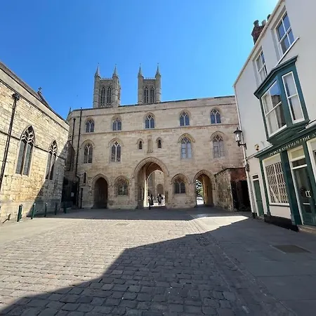 House Nr Bailgate Area And Cathedral Off Road Parking And Garden * Lincoln