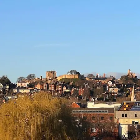 View Sleeps 4 Balcony Self Check-in Apartment Lincoln
