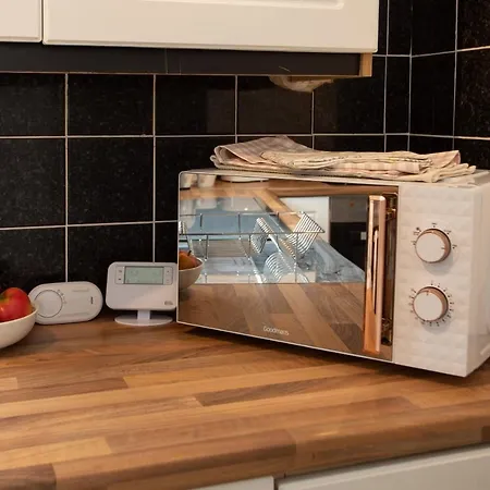 * Parking * Smart Tv * Sleeps Up To 7 * Fast Wi-fi * Lincoln