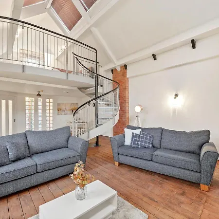 Apartment Parking, Heated Floors, Sleeps 4 Guests, Netflix *