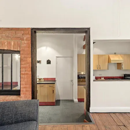 Parking, Heated Floors, Sleeps 4 Guests, Netflix * Lincoln